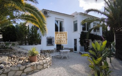 Precioso y acogedor chalet con bonito jardín.